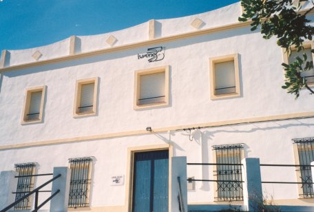Fachada Albergue Segart